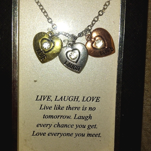 ☆Gift Idea☆NWT 18" "LIVE" "LAUGH" "LOVE" 3 Hearts Charm Boxed Necklace☆ - Picture 2 of 6